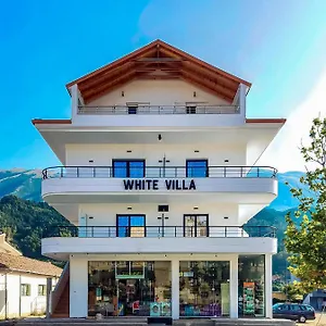 Hotel White, Permet